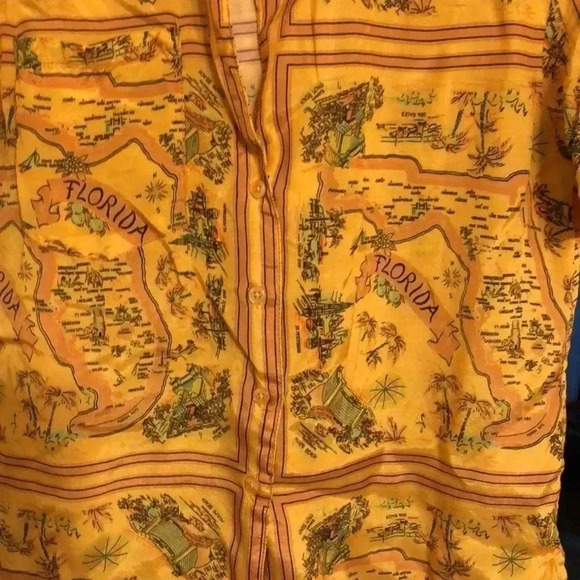 Urban Outfitters button down short sleeve Florida shirt. Size  XS - Picture 2 of 9
